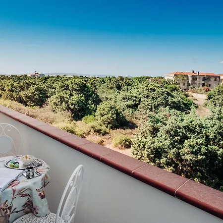 לינה וארוחת בוקר Juniper Bay *