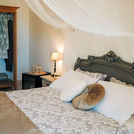 B&B Juniper Bay 포르토스쿠소