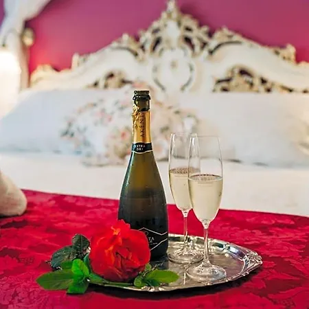 Juniper Bay B&B 포르토스쿠소